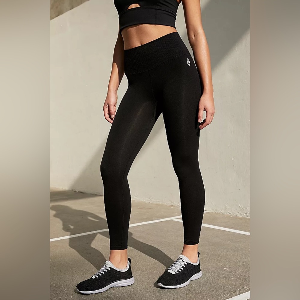 Free People Movement Good Karma Solid Black Leggings size XS/S